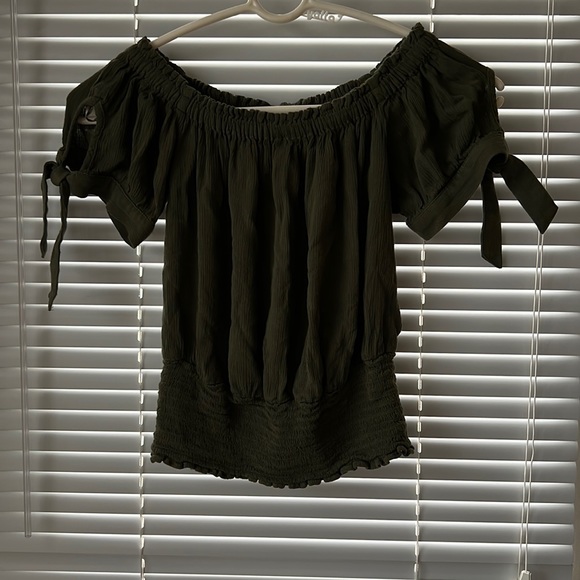 EXPRESS TOP💚 - Picture 1 of 4